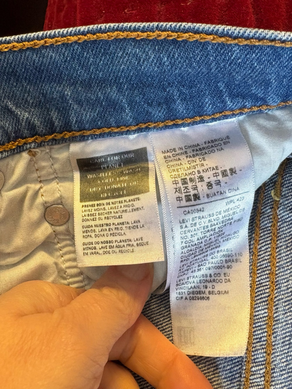 Levi's High-Rise Ribcage Straight Leg Ankle Jeans in Indigo Blue - Picture 6 of 12